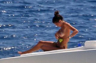 Francesca Sofia Novello in Topless [1024x677] [112 kb]