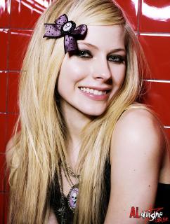 Avril Lavigne [1000x1317] [333.4 kb]