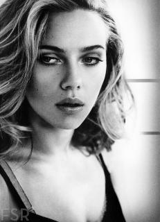 Scarlett Johansson na Esquire [2172x3000] [822.65 kb]