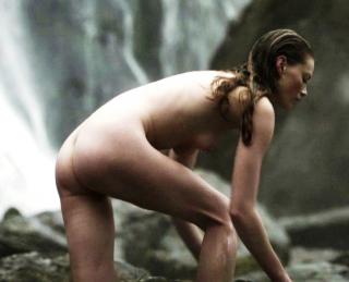 Alyssa Sutherland in Vikings Nude [948x768] [95.84 kb]
