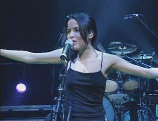 Andrea Corr [698x535] [42.17 kb]