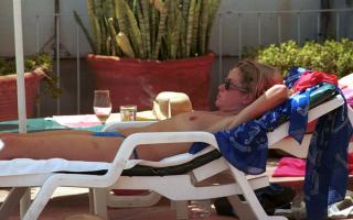 Amanda Holden dans Topless [1440x901] [228.85 kb]