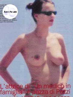 Claudia Pandolfi in Topless [345x455] [25.52 kb]