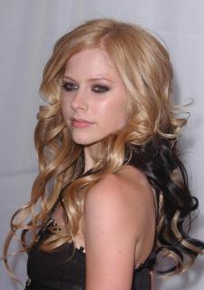 Avril Lavigne [1772x2518] [366.07 kb]