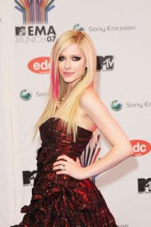 Avril Lavigne [1600x2400] [393.96 kb]