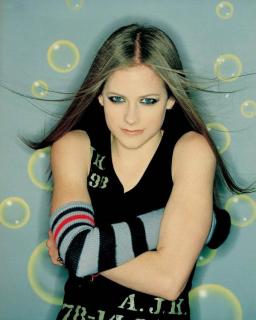Avril Lavigne [680x850] [86.2 kb]