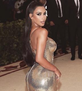 Kim Kardashian [1080x1198] [205.45 kb]