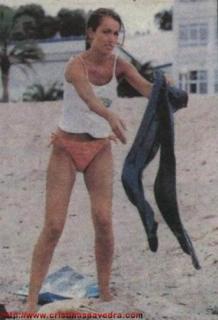 Cristina Saavedra dans Bikini [342x500] [29.75 kb]