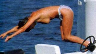 Catherine Zeta Jones in Topless [596x336] [36.52 kb]