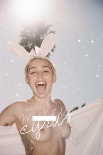 Miley Cyrus Nuda [493x743] [65.99 kb]