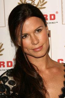 Rhona Mitra [2336x3504] [735.79 kb]