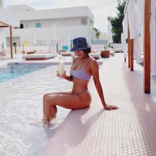 Lorena Castell in Bikini [1080x1080] [180.21 kb]