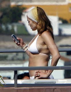 Jennifer Lopez [1296x1668] [141.24 kb]