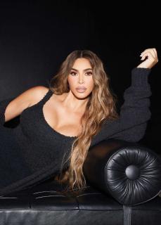 Kim Kardashian [1280x1788] [496.87 kb]
