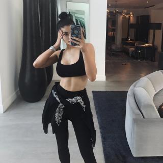 Kylie Jenner [1080x1080] [142.77 kb]
