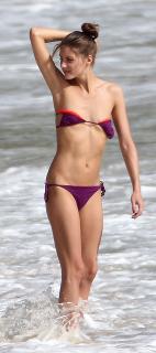 Olivia Palermo dans Bikini [800x1800] [318.3 kb]