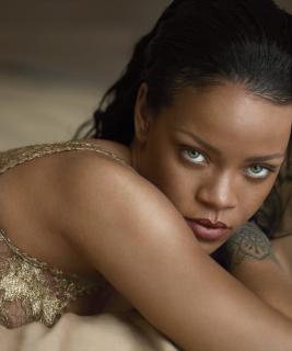 Rihanna [2509x3000] [1494.87 kb]