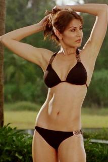 Anushka Sharma in Bikini [558x833] [77.5 kb]