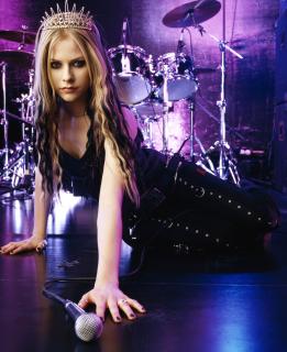 Avril Lavigne [2451x3000] [875.12 kb]