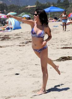 Selena Gomez in Bikini [1180x1632] [250.48 kb]