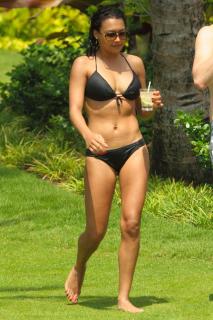Naya Rivera dans Bikini [1605x2407] [448.02 kb]