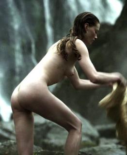 Alyssa Sutherland in Vikings Nude [768x936] [99.27 kb]