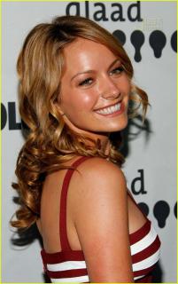 Becki Newton [770x1222] [124.24 kb]