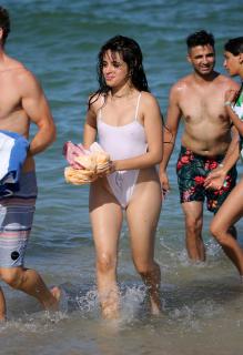 Camila Cabello in Bikini [2638x3840] [1318.67 kb]