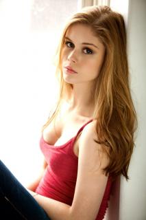 Erin Moriarty [736x1104] [96.49 kb]