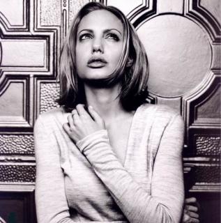 Angelina Jolie [595x600] [70.2 kb]