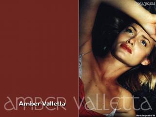 Amber Valletta [1024x768] [84.77 kb]