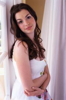 Anne Hathaway [1700x2550] [227.73 kb]