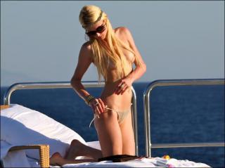 Paris Hilton dans Topless [682x511] [37.54 kb]