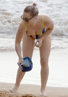 Hilary Duff in Bikini [791x1121] [117.2 kb]