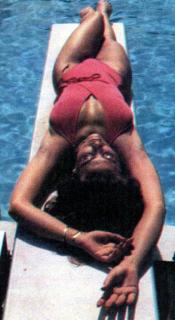 Norma Duval in Bikini [389x709] [58.98 kb]