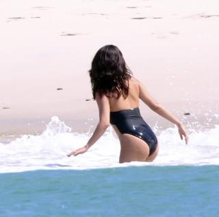 Selena Gomez na Bikini [800x796] [80.31 kb]
