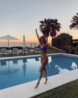 Anna Padilla in Bikini [1080x1350] [288.46 kb]