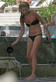 Kate Moss en Bikini [1280x1870] [631.11 kb]
