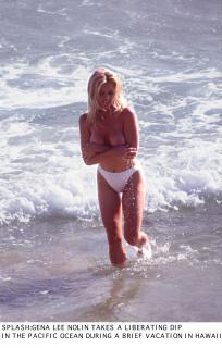 Gena Lee Nolin dans Topless [1620x2538] [590.81 kb]