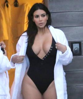 Kim Kardashian [2013x2400] [656.68 kb]