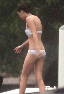 Kristen Stewart in Bikini [548x800] [40.5 kb]