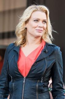 Laurie Holden [393x594] [55.25 kb]