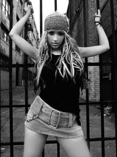 Christina Aguilera [523x700] [77.55 kb]