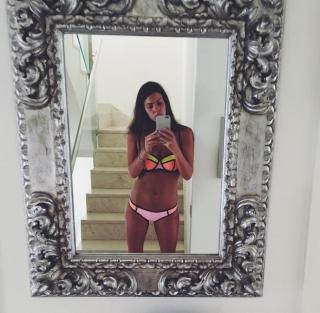 Laura Matamoros in Bikini [930x911] [153.29 kb]