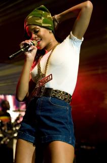 Rihanna [1600x2426] [328.1 kb]