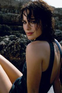 Lena Headey [1500x2250] [344.67 kb]