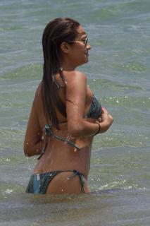 Shay Mitchell in Bikini [2400x3600] [666.74 kb]