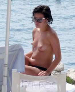 Lily Allen na Topless [600x731] [56.05 kb]