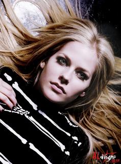 Avril Lavigne [1000x1347] [315.56 kb]