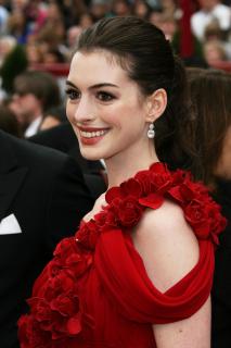 Anne Hathaway [2003x3000] [479.62 kb]